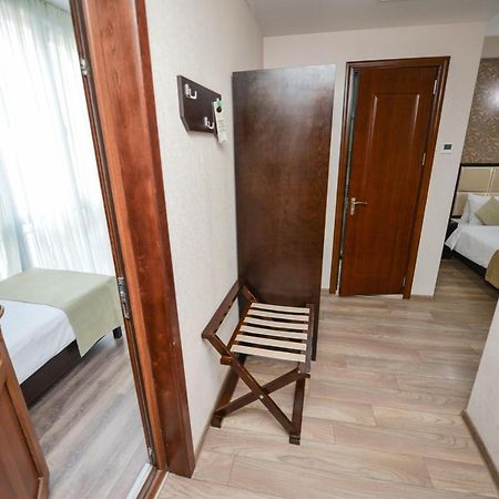 Tbilisi Inn Buitenkant foto